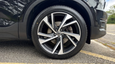 Volvo Xc40 2.0 B4P R DESIGN Pro 5dr Auto Petrol Estate